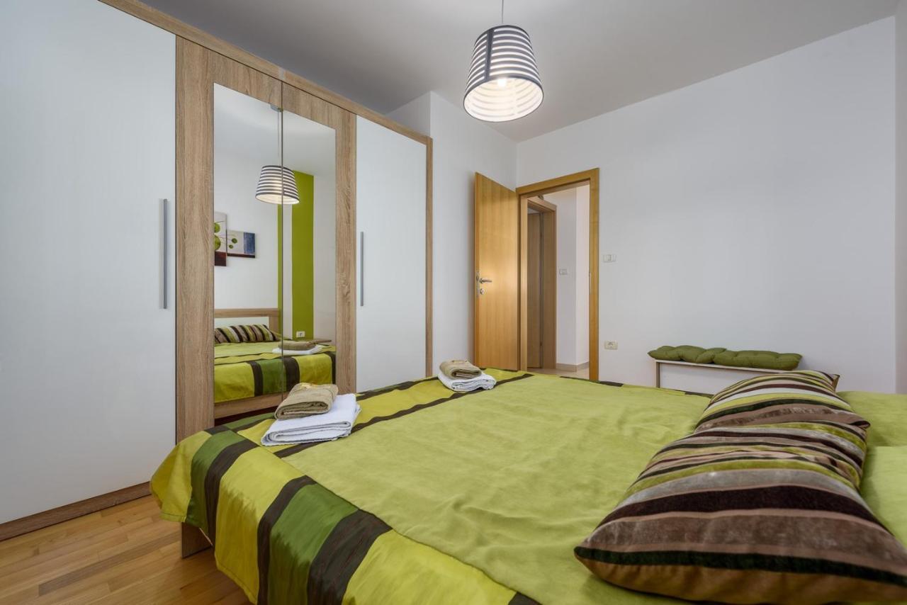 Flora House With Apartment Zambratija  Exteriér fotografie