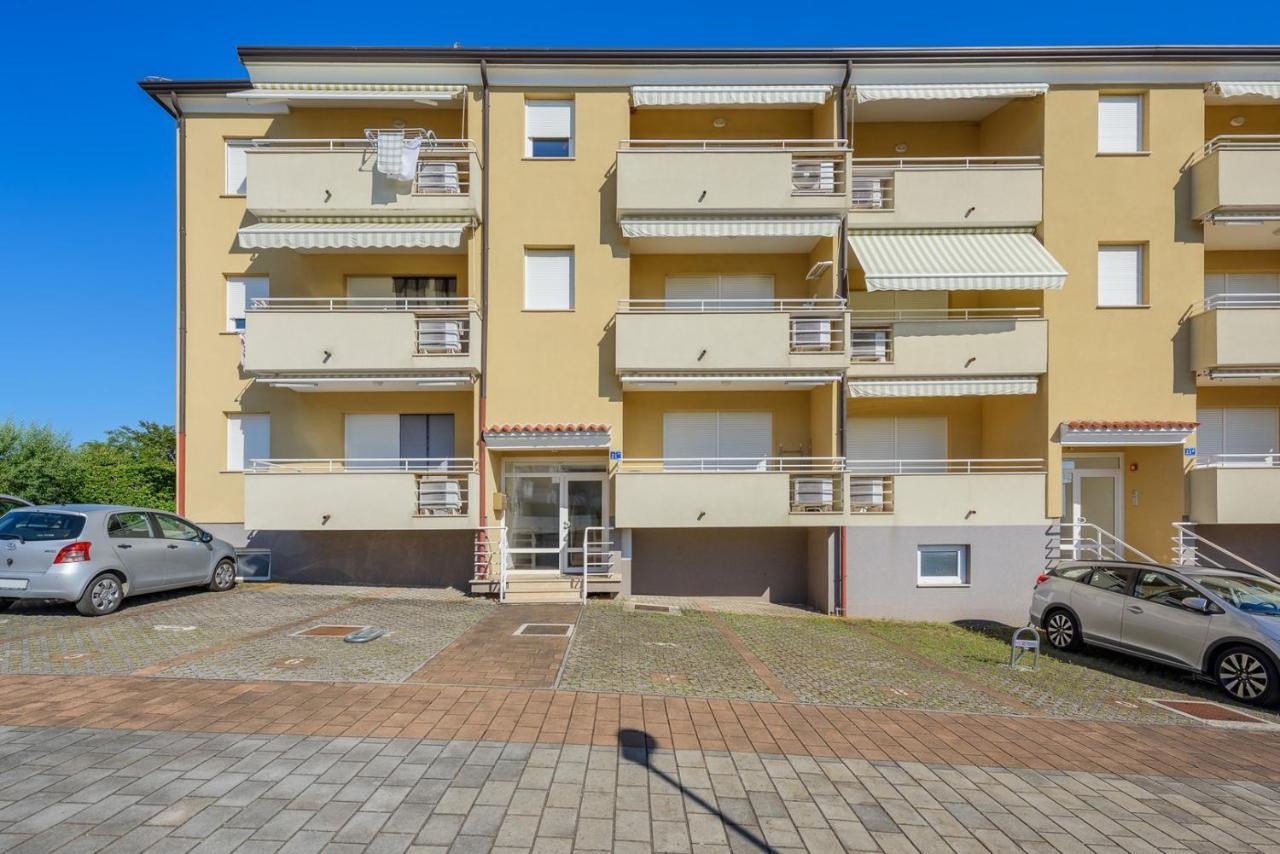 Flora House With Apartment Zambratija  Exteriér fotografie